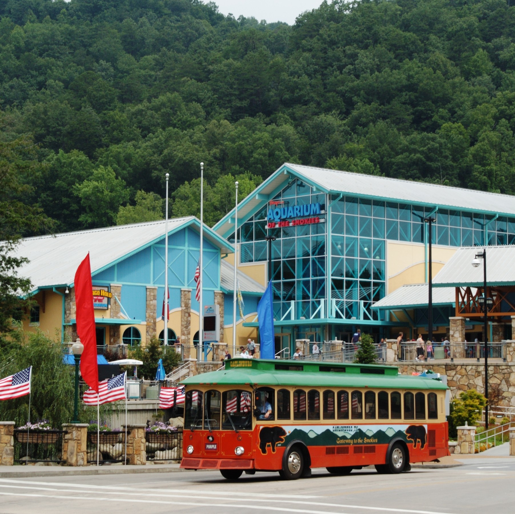 Gatlinburg Trolley infront of aquarium