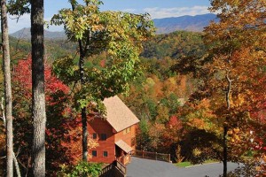 Photo of a Gatlinburg cabin in the mountains during the fall.