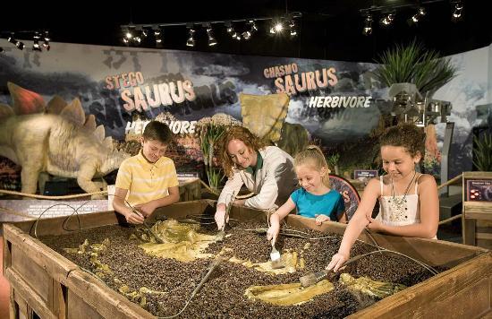 Ripley’s Aquarium, Dinosaurs: When Giants Ruled